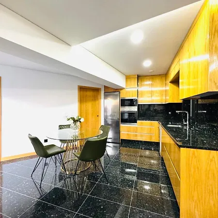 בית נופש Golden Paradise *